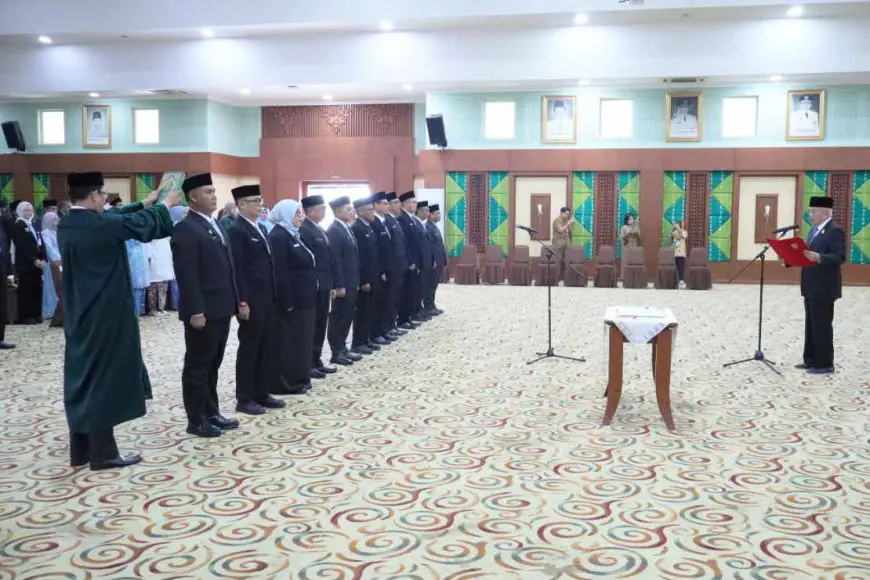 Gubernur Kalsel Lantik 11 Pejabat Baru, Dievaluasi Setiap Enam Bulan