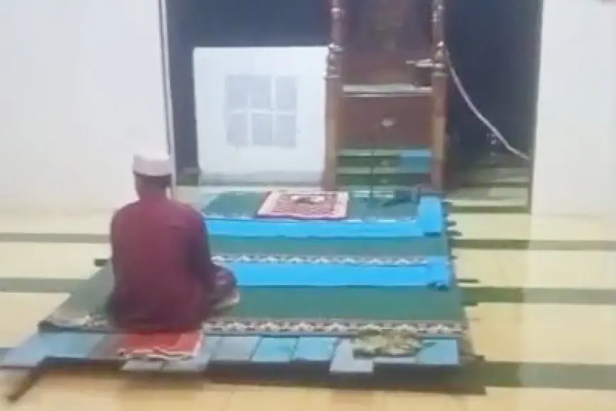 Masjid Terendam Banjir, Warga Tanipah Batola Salat Jumat ke Desa Tetangga