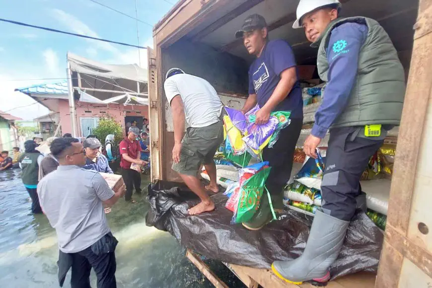 Julong Group Antar Bantuan Senilai Ratusan Juta untuk Warga Terdampak Banjir di Banjar dan Batola
