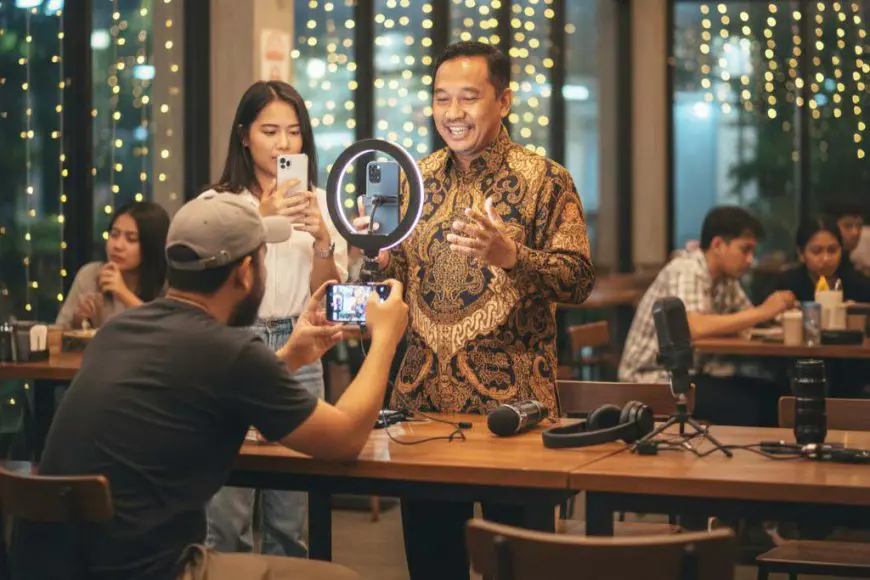 Pejabat Pembuat Konten: Antara Pelayanan dan Pencitraan