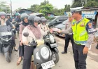 Menjelang Buka Puasa, Satlantas Polres Batola Turun ke Jalan Berbagi Takjil