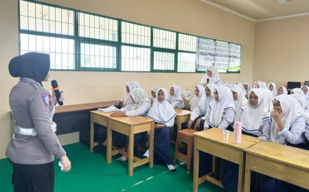 Operasi Keselamatan Intan 2026, Satlantas Polres Batola Edukasi Pelajar SMPN 1 Cerbon Tertib Berlalu Lintas