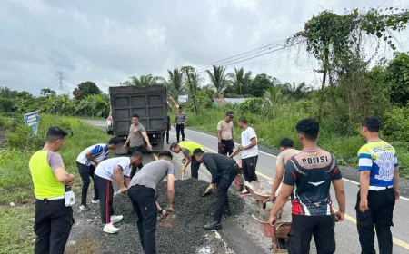 Satlantas Polres Batola Kembali Uruk Bahu Jalan Berbahaya di Cerbon