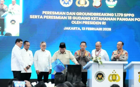 Berkomitmen Dukung MBG, Kapolda Kalsel Dianugerahi Satyalancana Wira Karya