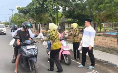 Tebar Kebaikan Selama Ramadan 1447 Hijriah, Kejari Batola Berbagi Ratusan Takjil