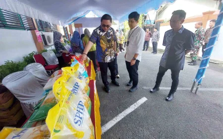 Jual Bahan Pokok Berharga Miring, Bazar Murah Ramadan di Kejari Batola Diserbu Warga