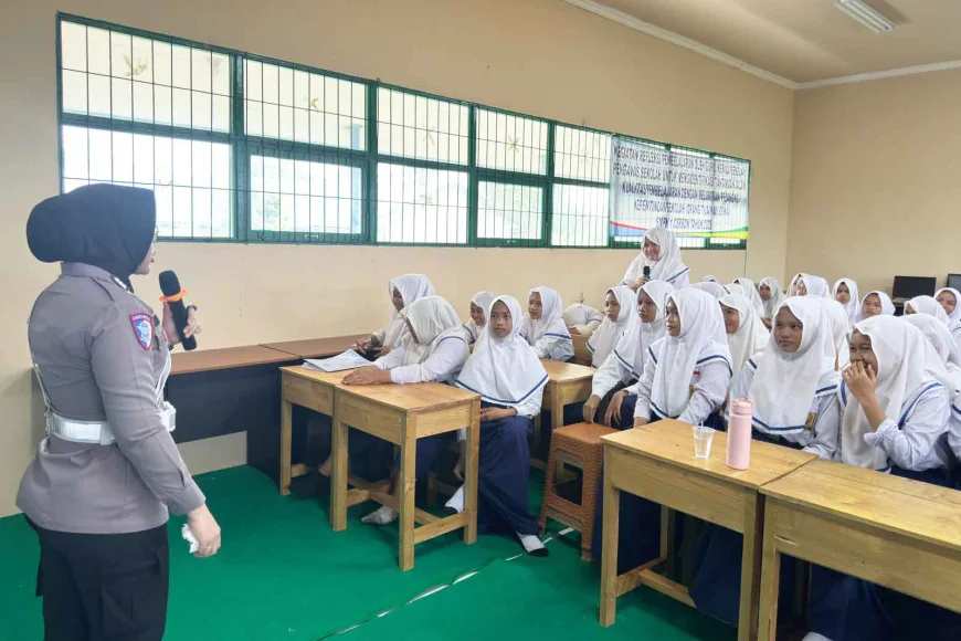 Operasi Keselamatan Intan 2026, Satlantas Polres Batola Edukasi Pelajar SMPN 1 Cerbon Tertib Berlalu Lintas