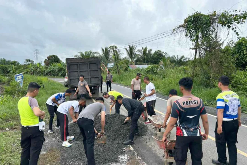 Satlantas Polres Batola Kembali Uruk Bahu Jalan Berbahaya di Cerbon