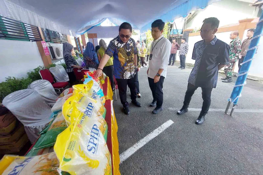 Jual Bahan Pokok Berharga Miring, Bazar Murah Ramadan di Kejari Batola Diserbu Warga