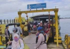 Arus Penyeberangan Meningkat, Satpolairud Polresta Banjarmasin Siaga di Dermaga Feri Alalak