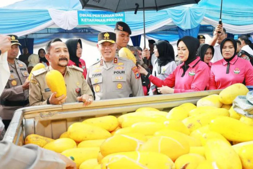 Jelang Lebaran 2026, Polda Kalsel Gelar Pasar Pangan Murah dan Bagi Sembako Gratis