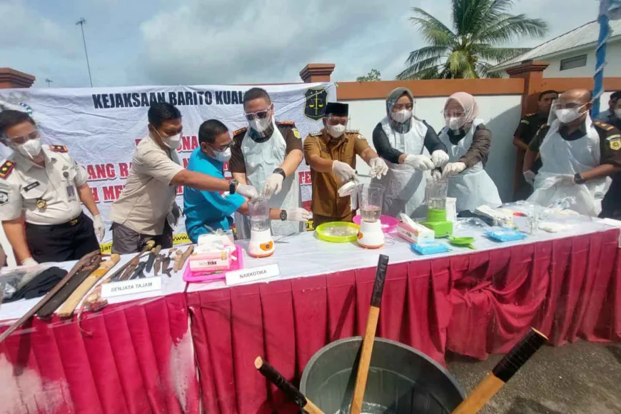 Didominasi Kasus Narkotika, Kejari Batola Musnahkan Barang Bukti Puluhan Perkara