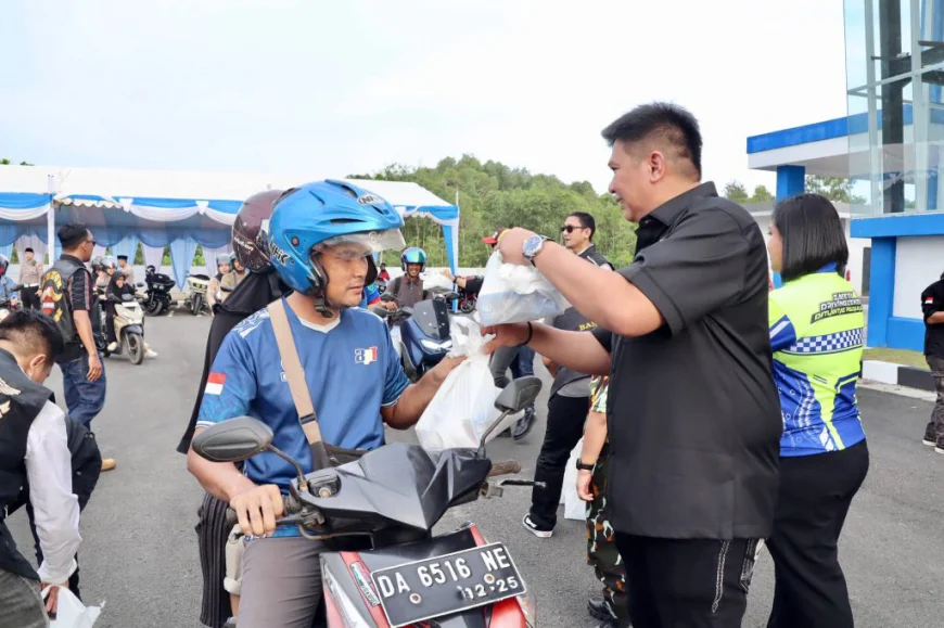 Bukan Riding Biasa, HDCI dan Ditlantas Polda Kalsel Berbagi Ribuan Takjil di Banjarbaru