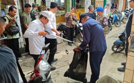 Pungut Sampah di CBS Martapura, Menteri LH Dorong Banjar Kembali Raih Adipura