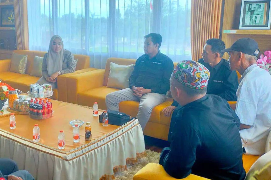 Kantor Kelurahan Nyaris Roboh, Warga Berangas Mengadu Kepada Ketua DPRD Batola