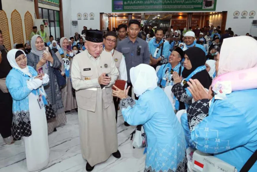 Dilepas Gubernur Kalsel, Kloter 01 Embarkasi Banjarmasin Berangkat ke Tanah Suci