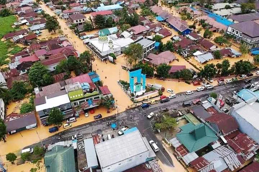 Banjir Kepung Barabai HST, Aktivitas Warga Terganggu Hingga Pasar Tergenang