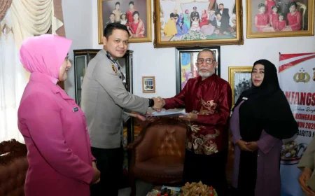 Sambut Hari Bhayangkara ke-80, Polres Batola Berbagi Kasih Kepada Purnawirawan, Anak Yatim dan Warga