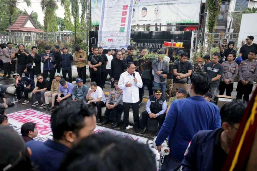 Ratusan Mahasiswa Kepung DPRD Kalsel, Tuntut Penghentian MBG dan Koperasi Merah Putih