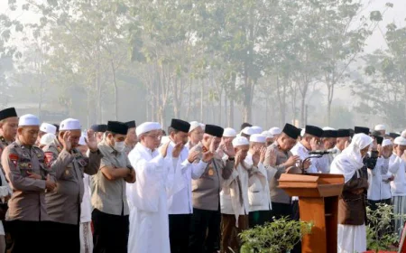 Hadapi Kemarau dan Karhutla, Polda Kalsel Gelar Salat Istisqa Bersama Warga