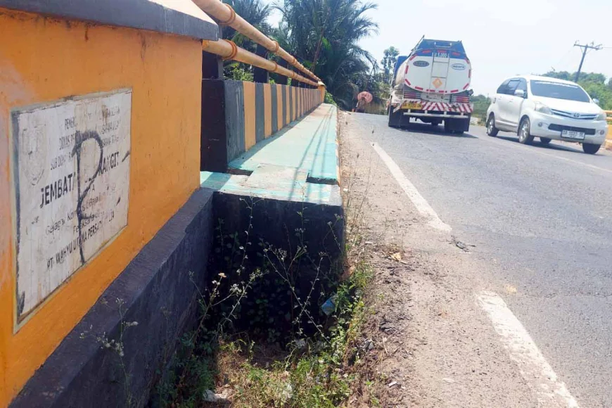 Perbaikan Oprit Jembatan di Ruas Jalan Simpang Handil Bakti–Margasari, Kendaraan Besar Dialihkan