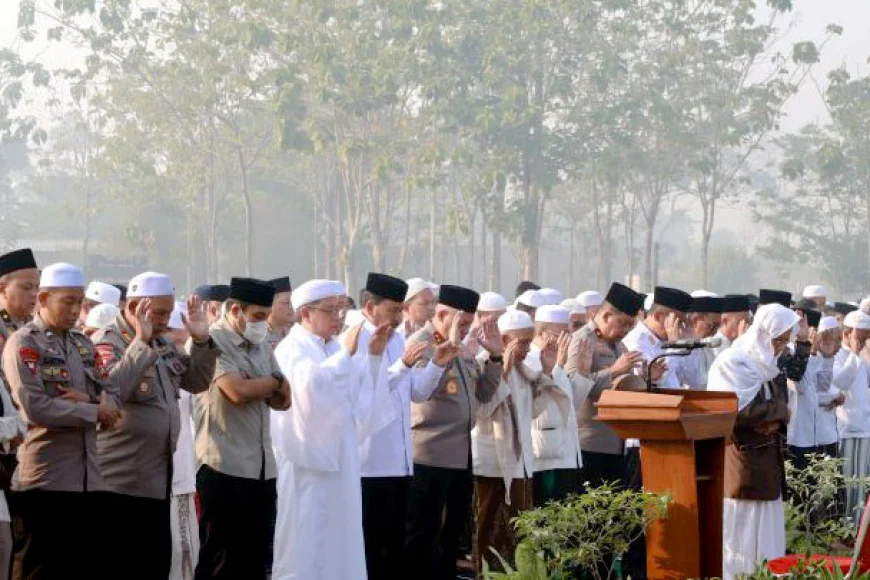 Hadapi Kemarau dan Karhutla, Polda Kalsel Gelar Salat Istisqa Bersama Warga