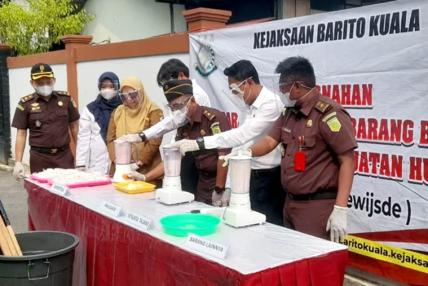 Kejari Batola Memusnahkan Barang Bukti 36 Perkara, Narkotika Masih Mendominasi