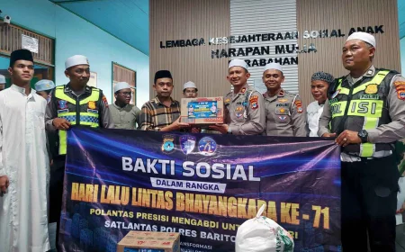 Hari Lalu Lintas Bhayangkara ke-71, Satlantas Polres Batola Berbagi Bersama Anak Panti dan Warga