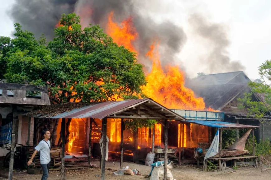 Dua Kebakaran Dalam Sepekan, Belasan Rumah Warga Labuan Amas Selatan HST Rusak