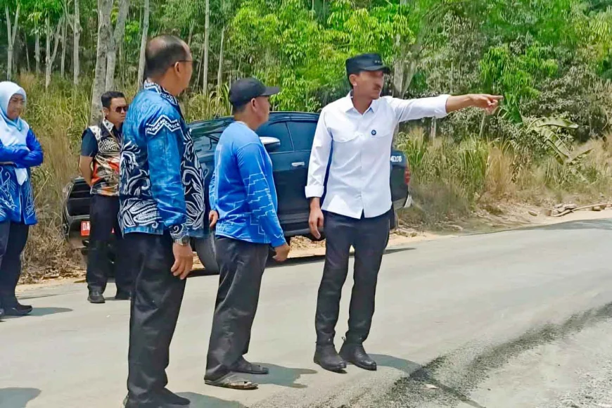 Bupati Banjar Blusukan Cek Pembangunan Jalan, Warga Soroti Truk Kelebihan Muatan