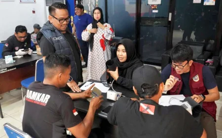 Berbulan-bulan Melawan Karhutla, Relawan di Banjar Dapat Pemeriksaan Kesehatan dan Vitamin