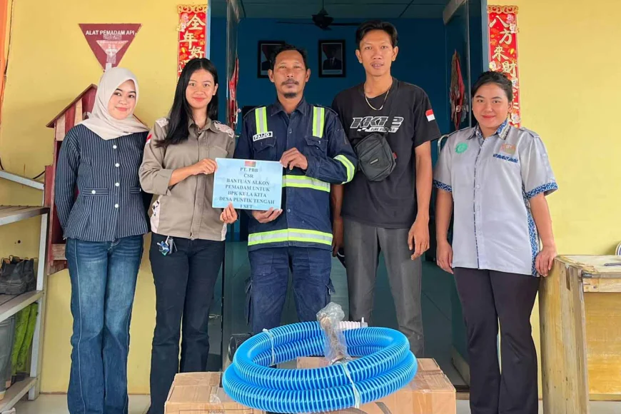 Tak Hanya Banjar dan Tapin, Julong Group Perkuat Peralatan Relawan Pemadam di Batola