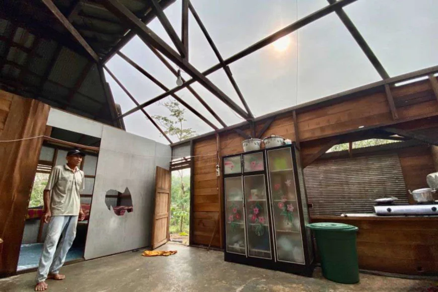Cuaca Ekstrem Melanda Tapin, Belasan Rumah Rusak